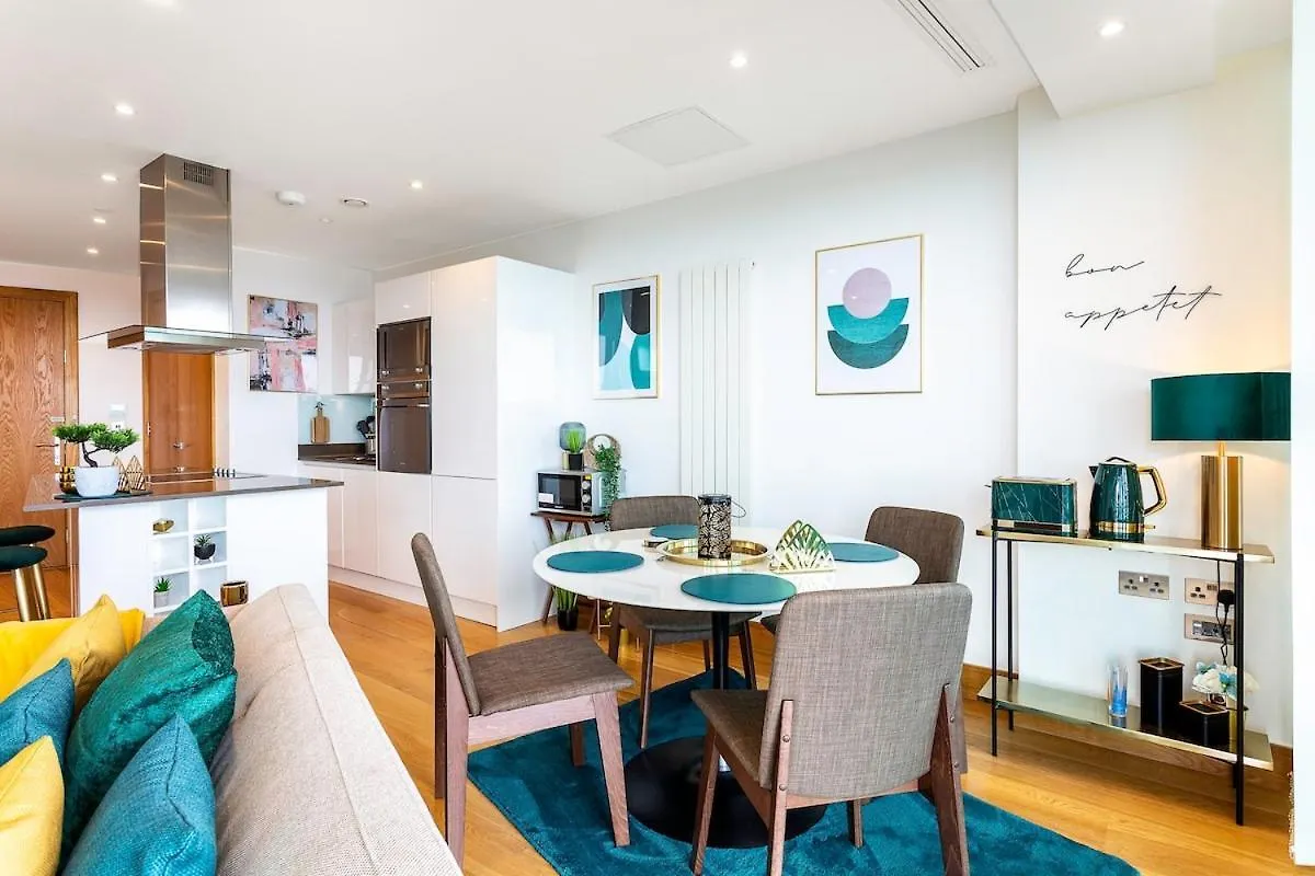 Prestige Panoramic Balcony Condo London Apartment