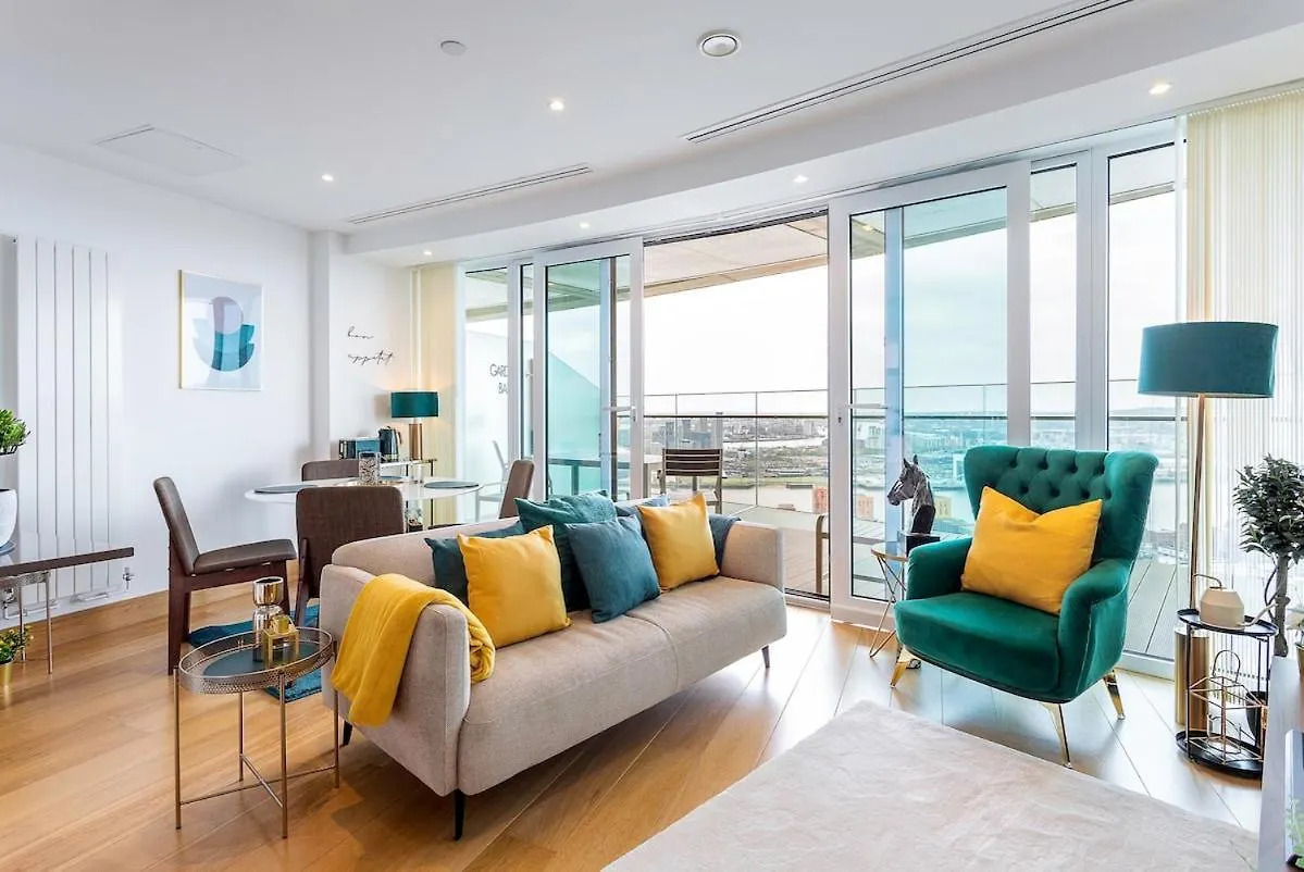 Apartment Prestige Panoramic Balcony Condo London