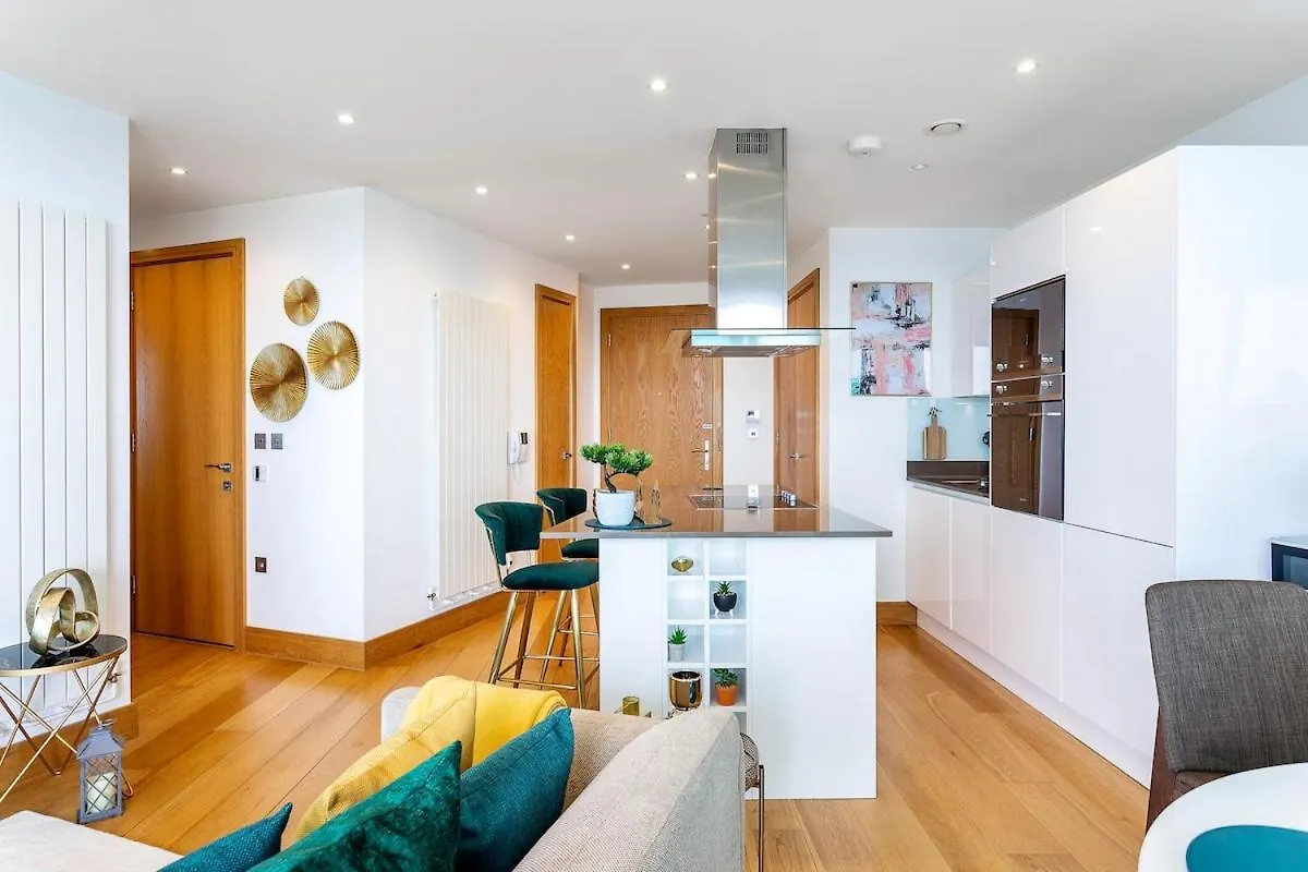Apartment Prestige Panoramic Balcony Condo London