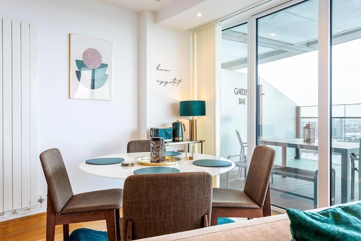 Apartment Prestige Panoramic Balcony Condo London