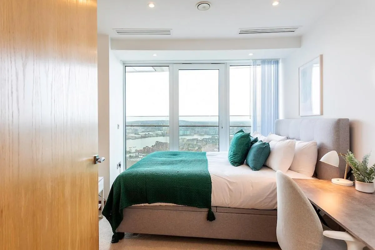 Apartment Prestige Panoramic Balcony Condo London